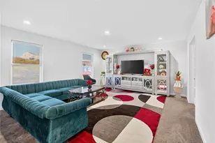 555 Gardenia Dr, Rostraver, PA 15012 - Photo 9