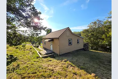 24 Rosewood Ave, Marianna Boro, PA 15345 - Photo 5