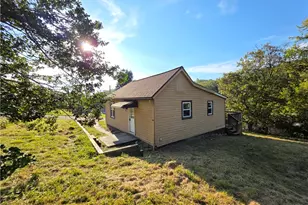 24 Rosewood Ave, Marianna Boro, PA 15345 - Photo 5