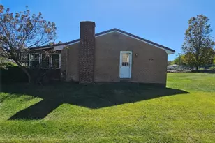 695 Maxine Dr, North Sewickley Township, PA 15010 - Photo 5