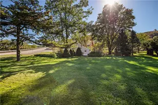 154 Findley St, New Beaver Boro, PA 15553 - Photo 3