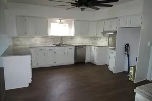 411 Emerson Ave, Farrell, PA 16121 - Photo 11