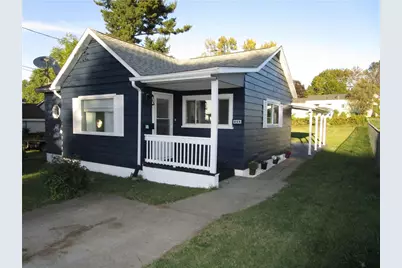 411 Emerson Ave., Farrell, PA 16121 - Photo 1