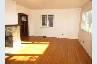 328 Commonwealth Ave, West Mifflin, PA 15122 - Photo 5