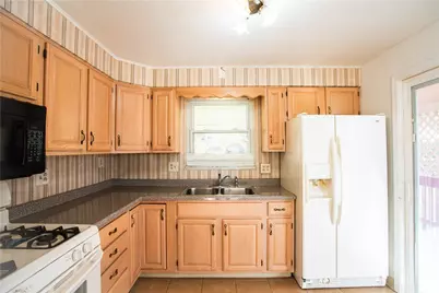 1079 Catherine Dr, Conway, PA 15027 - Photo 7