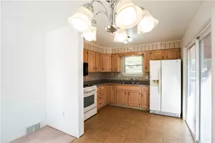 1079 Catherine Dr, Conway, PA 15027 - Photo 3