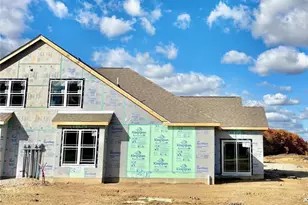 105 Independence Dr, Jefferson Township, PA 16023 - Photo 3