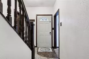 349 Franklin Ave, Applewold Boro, PA 16201 - Photo 7