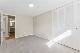 210 Parkedge Rd, Green Tree, PA 15220 - Photo 23