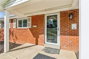 210 Parkedge Rd, Green Tree, PA 15220 - Photo 3