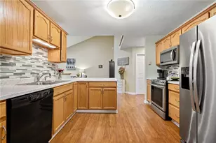 1009 Trail Side Ct, Penn Twp, PA 15644 - Photo 3