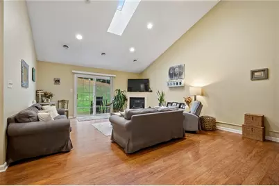 1009 Trail Side Ct, Penn Twp, PA 15644 - Photo 7