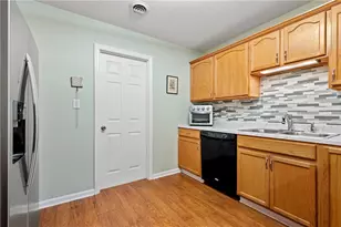 1009 Trail Side Ct, Penn Twp, PA 15644 - Photo 5