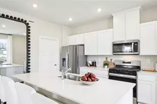 1024 Lindsay Rd, Scott Township, PA 15106 - Photo 9