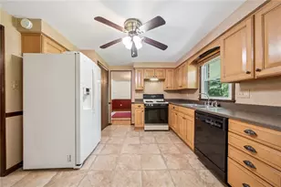 9261 Douglas Fir Dr, Pittsburgh, PA 15239 - Photo 9