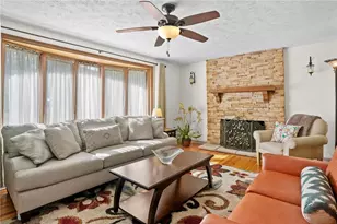 4859 Emblem Dr S, Pittsburgh, PA 15236 - Photo 3