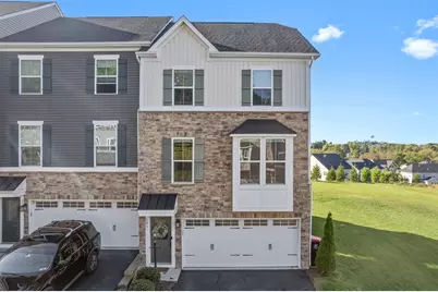 131 Cole Dr, Robinson Twp, PA 15136 - Photo 1