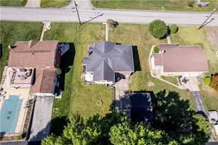 208 Sherwood Cir, Youngwood, PA 15697 - Photo 11