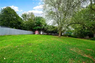 210 Homewood Dr, Center Township, PA 16001 - Photo 31