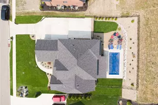 1041 Skyline Dr, Cecil, PA 15317 - Photo 3