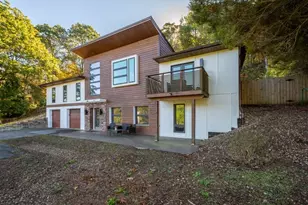 1645 Pegher Ln, Pittsburgh, PA 15143 - Photo 3