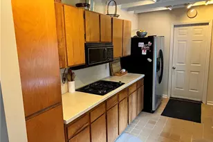 19 E Greenville Dr, Greenville Boro, PA 16125 - Photo 7