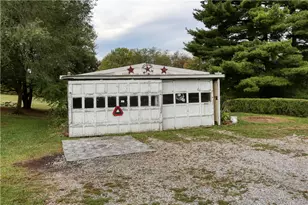 672 Tulip Dr, New Brighton, PA 15066 - Photo 21