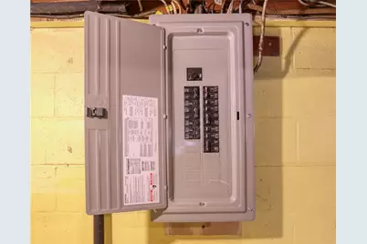 672 Tulip Dr, New Brighton, PA 15066 - Photo 25