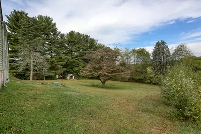 672 Tulip Dr, New Brighton, PA 15066 - Photo 23