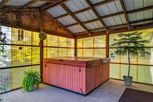 8240 Mercer St, Pulaski Township, PA 16143 - Photo 7