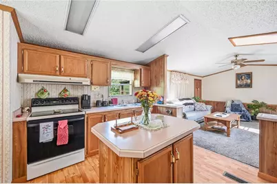 8240 Mercer St, Pulaski Township, PA 16143 - Photo 11