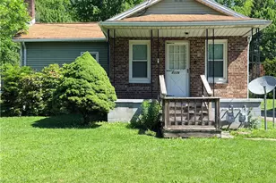 2179 Woodbine Dr, Hermitage, PA 16148 - Photo 1