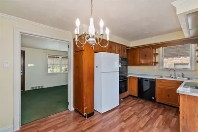 5215 Woodland Dr, West Mifflin, PA 15122 - Photo 9