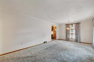 8044 Gladstone Dr, Hempfield Township, PA 15691 - Photo 5