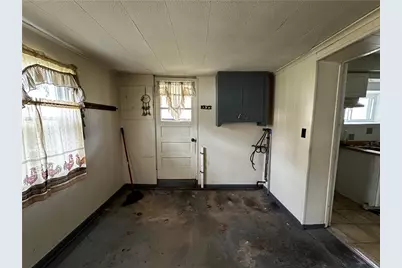 2239 Woodbine Dr, Hermitage, PA 16148 - Photo 7