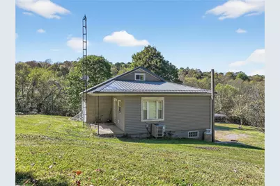 82 Phillips Rd, Hanover Township, PA 15021 - Photo 5