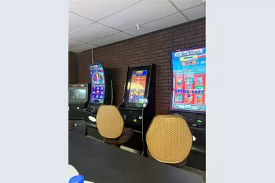 946 Hamilton Ave, Farrell, PA 16121 - Photo 9