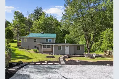 470 Burrell Hill Cir, Penn Twp, PA 15675 - Photo 3