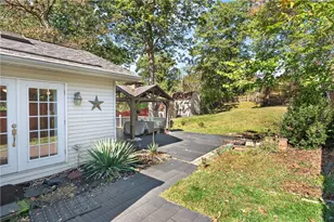332 Holiday Park Dr, Pittsburgh, PA 15239 - Photo 29