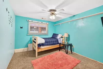 332 Holiday Park Dr, Pittsburgh, PA 15239 - Photo 17