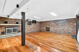 332 Holiday Park Dr, Pittsburgh, PA 15239 - Photo 23