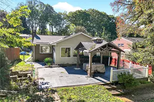 332 Holiday Park Dr, Pittsburgh, PA 15239 - Photo 27