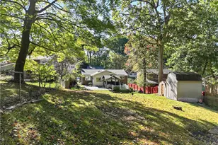 332 Holiday Park Dr, Pittsburgh, PA 15239 - Photo 33