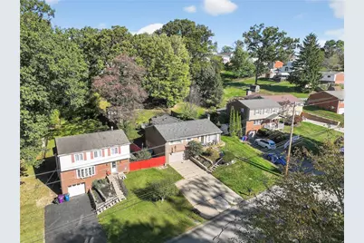 332 Holiday Park Dr, Pittsburgh, PA 15239 - Photo 35