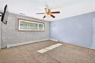 332 Holiday Park Dr, Pittsburgh, PA 15239 - Photo 11