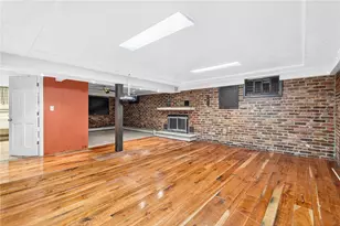 332 Holiday Park Dr, Pittsburgh, PA 15239 - Photo 21