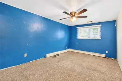 332 Holiday Park Dr, Pittsburgh, PA 15239 - Photo 15