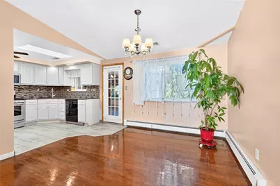 332 Holiday Park Dr, Pittsburgh, PA 15239 - Photo 7