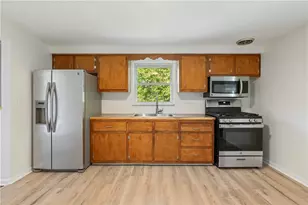 582 Lorraine Rd, Pittsburgh, PA 15221 - Photo 7