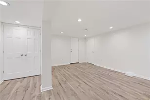 582 Lorraine Rd, Pittsburgh, PA 15221 - Photo 17